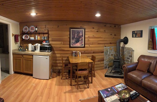 Braddock Heights Cabin | The Shady Bear Cabin in nearby charming Frederick