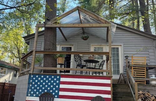 South Casco House | The Ultimate Two-Lake Access Bungalow: Peaceful Riverfront Living