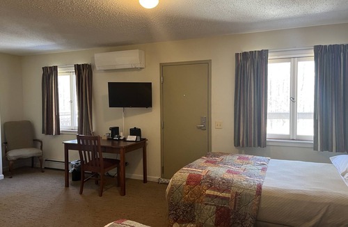 Londonderry Hotel | The Upper Pass Lodge at Magic Mountain