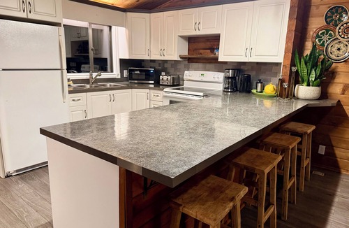 Stillwater Cabin | The Williams Shop Guest Lodge Ocean View 3BR
