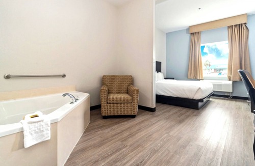 Cedar Point Hotel | The Windstar Hotel - Emerald Isle/Swansboro