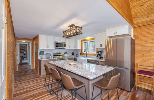 The Woods Ski Chalet | This chalet is a 3 bedroom(s), 2 bathrooms, located in Hedgesville, WV.