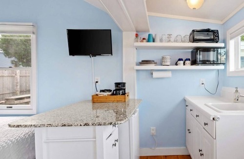 York Beach Cottage | This cottage is a 1 bedroom(s), 1 bathrooms, located in York , ME.