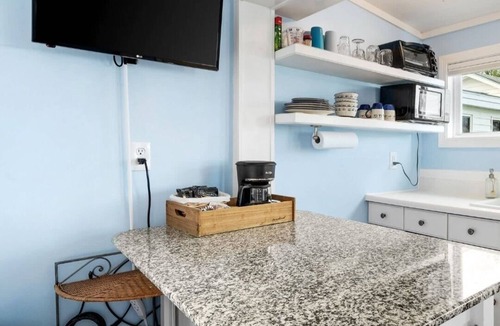 York Beach Cottage | This cottage is a 1 bedroom(s), 1 bathrooms, located in York , ME.