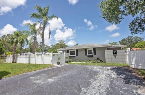 Clearwater House | This house is a 4 bedroom(s), 3 bathrooms, located in Clearwater, FL.