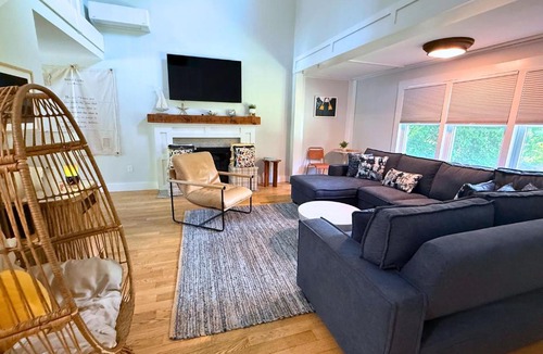 York Harbor House | Tidepools Retreat Poolside Family Fun