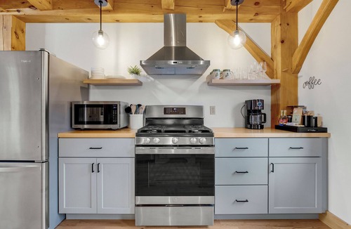 Bethel House | Timberframe Cabin with Hot Tub Close to Sunday River!