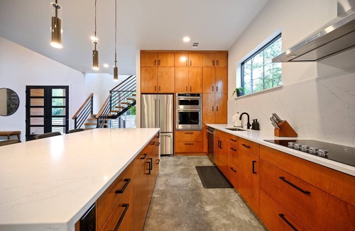 Hochatown Cabin | Timberstone: Modern—Incredible Gameroom & Backyard—A+ Location—EV Charger—75" TV