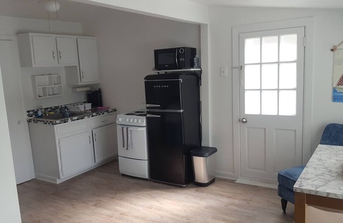 Middlefield Apartment | Tiny Lakefront Cottage!