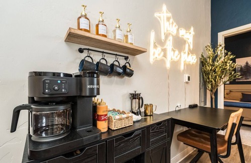 Boise Apartment | Top Floor, Lounge, King Bed, BSU
