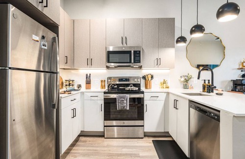 Boise Apartment | Top Floor, Lounge, King Bed, BSU