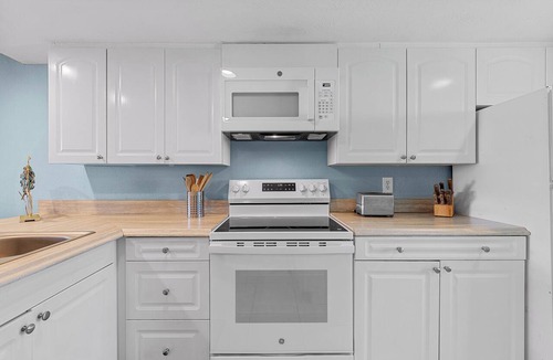 Point East Condo | 🏖️Top Floor with Ocean Views | Awesome Amenities | Point East 320🏖️