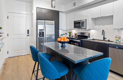 West Palm Beach Apartment | TortoiseOne 2BD 1 - Two Bedroom Apartment, Sleeps 4