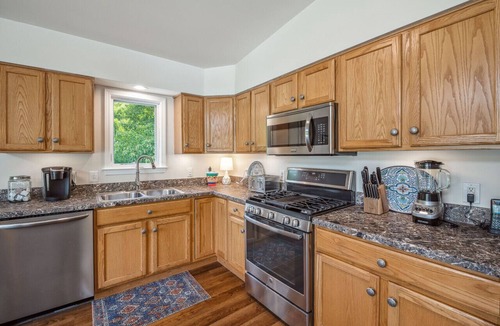 Berkeley Springs House | Trailblazer - hot tub, trail, game room, pets, wifi, fire pit, view, secluded