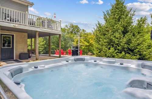 Berkeley Springs House | Trailblazer - hot tub, trail, game room, pets, wifi, fire pit, view, secluded