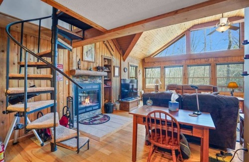 Canaan Heights Cabin | Tranquil Haven Mountain Retreat very Private! pets welcome.