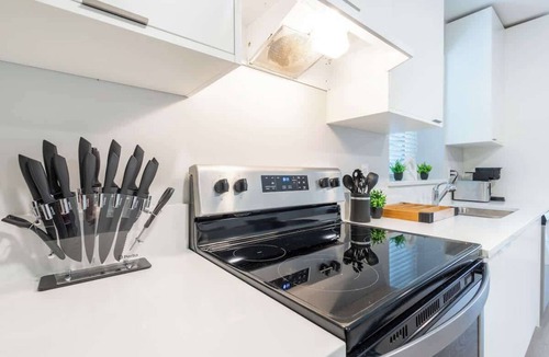 White Rock House | Tranquil & Modern: Close to Promenade & Pier ~ Pkg