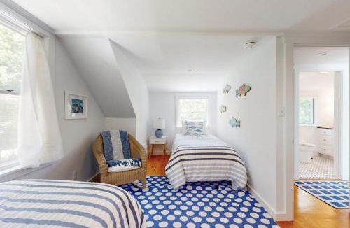 Trevett House | Tranquil Seaside Cottage with Spectacular Views, Wifi & Washer/Dryer
