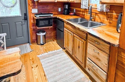 Walland Cabin | Treehouse by the Creek: Cozy Treetop Nest with a Hot Tub