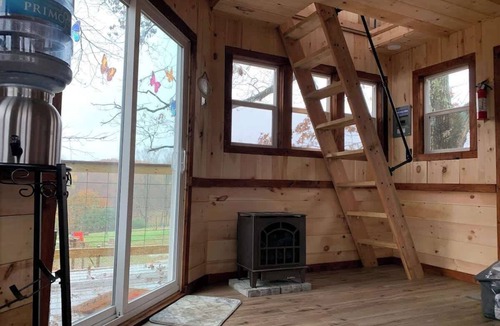 Willington Cabin | Treehouse - Countryside - Farm Animals - Fire Pit