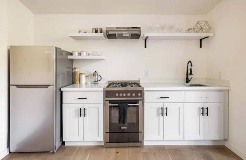 San Anselmo House | Treehouse studio, secluded & chic hiker’s paradise