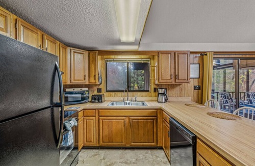 The Woods House | Treetop Cabin - Golf | Fireplace | Pool Access | Wifi | Grill | Deck