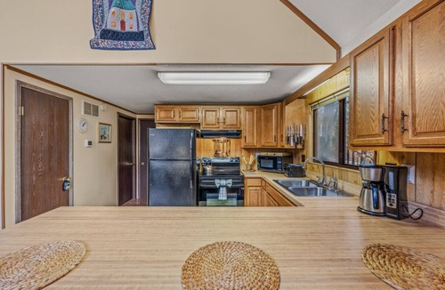 The Woods House | Treetop Cabin - Golf | Fireplace | Pool Access | Wifi | Grill | Deck