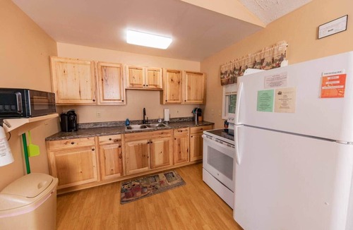 Luray House | Treetop Hideaway/Stunning Views/Dog friendly