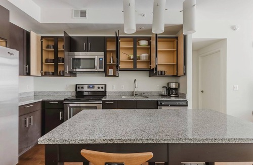 Woodmont Triangle Apartment | Trendy Bethesda Bainbridge 1BR w/Concierge, Gym, W/D, walk to Metro, by Blueground