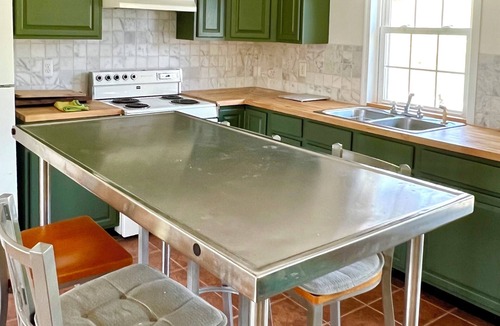 Hood Apartment | Triquetra: A Shenandoah Farmstay Retreat