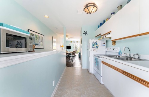 Truman Annex Condo | Tropical Condo Shared Pool + Near Duval St | Month-Long Stays | A Siesta Bay