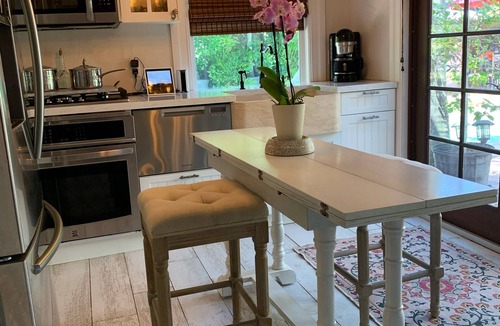 Central Park Cottage | tropical poolside cottage -minutes from beaches & downtown