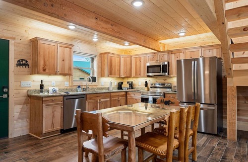Ridgedale Cabin | True Log Cabin Near Thunder Ridge & Big Cedar Pvt Hot Tub Free Attraction Tickets Bonus Loft
