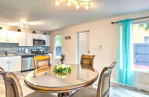 Riviera Beach Apartment | Turquoise Escape ~ 1 Mi to Sailfish Marina!