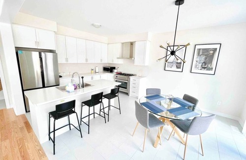Thorold House | Two Adjacent Homes with 8 Bedrooms