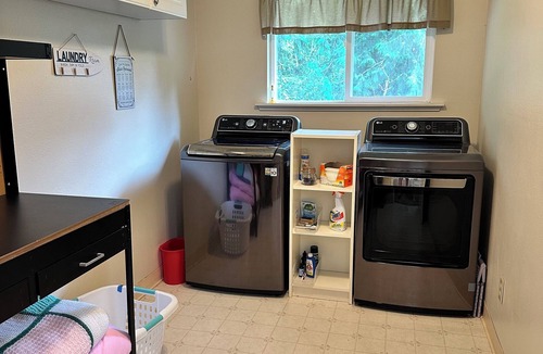 Enumclaw House | Ultimate Family Getaway: 4BR w/Fire Pit, Kid Playground & Secure Dog Yard