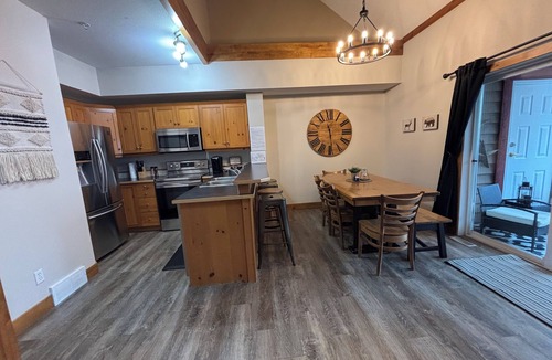 East Kootenay Condo | 🎿 Ultimate Side by Side Ski in/out condos, 6 🛌, 6 pullouts, 6 🛁, 2 hottubs