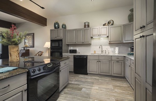 Corinthian Hills House | Uncover your Zen moments with the panoramic views from a rooftop deck!