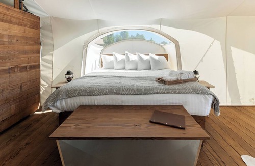 Dalton Hotel | Under Canvas White Mountains