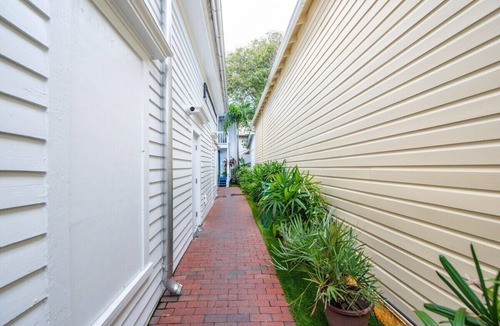 Historic Seaport Apartment | Underwater Cabana at Custom House Inn | On Duval!