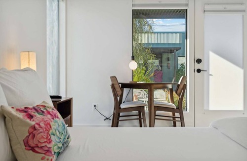 Camelback East Apartment | Unique Design Studio Container - 80 Walkscore!