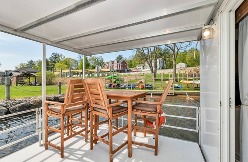 Weirs Beach Boat Rental | 🌟 Unique Houseboat Experience on Lake Winnipesaukee - Dockside! 🚤🌊