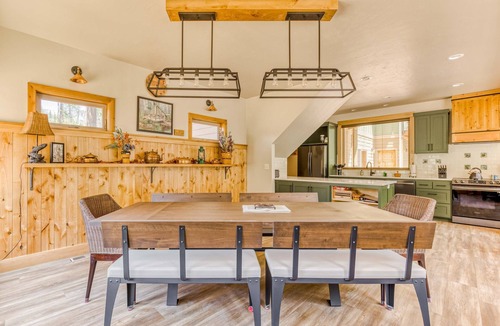 Vida House | Unique riverfront home & cabin with amazing views, deck, & W&D - dog-friendly