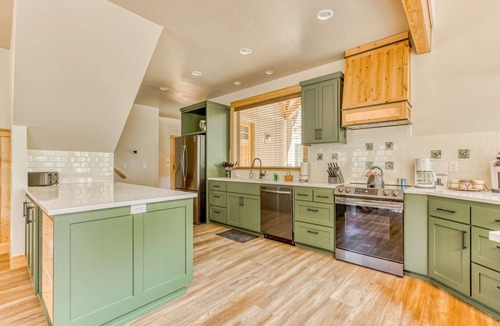 Vida House | Unique riverfront home & cabin with amazing views, deck, & W&D - dog-friendly