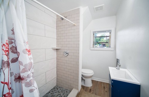 Five Points Apartment | Unit C / Studio Unit