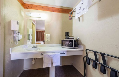 Junction Hotel | Unwind in a Peaceful Room w/Access to Seasonal Pool | Kimble Museum - 0.4 mile