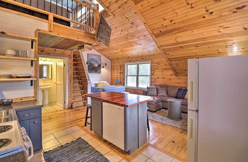 Mountain View Apartment | Updated Mtn View Studio w/Loft - Near River!