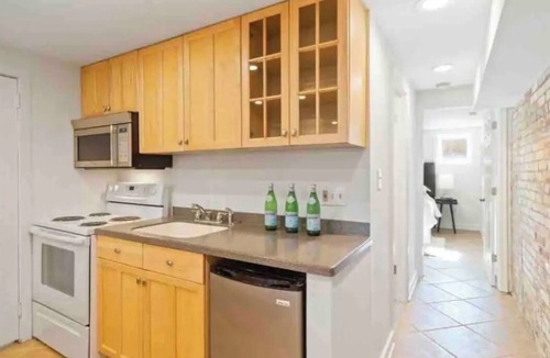 H Street Corridor Apartment | Urban Retreat in Capitol Hill – Stylish & Serene One-Bedroom Apartment