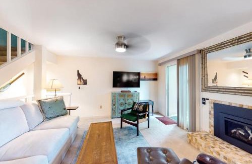 Elkhorn Village Apartment | Valley Gem Upper