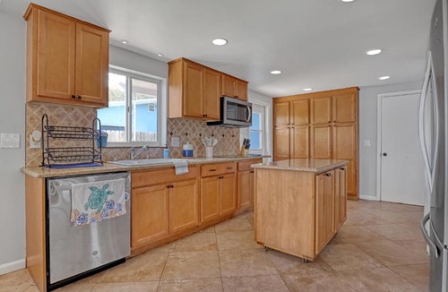 Indian Harbour Beach Apartment | Vibrant Coastal Cottage with Pool